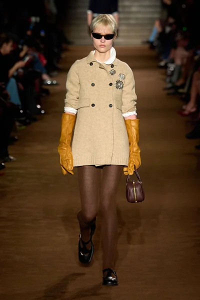 Look 10